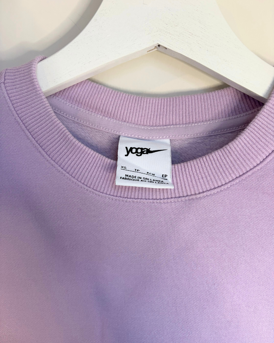 Pre-Loved Women's Purple Nike Jumper. XS